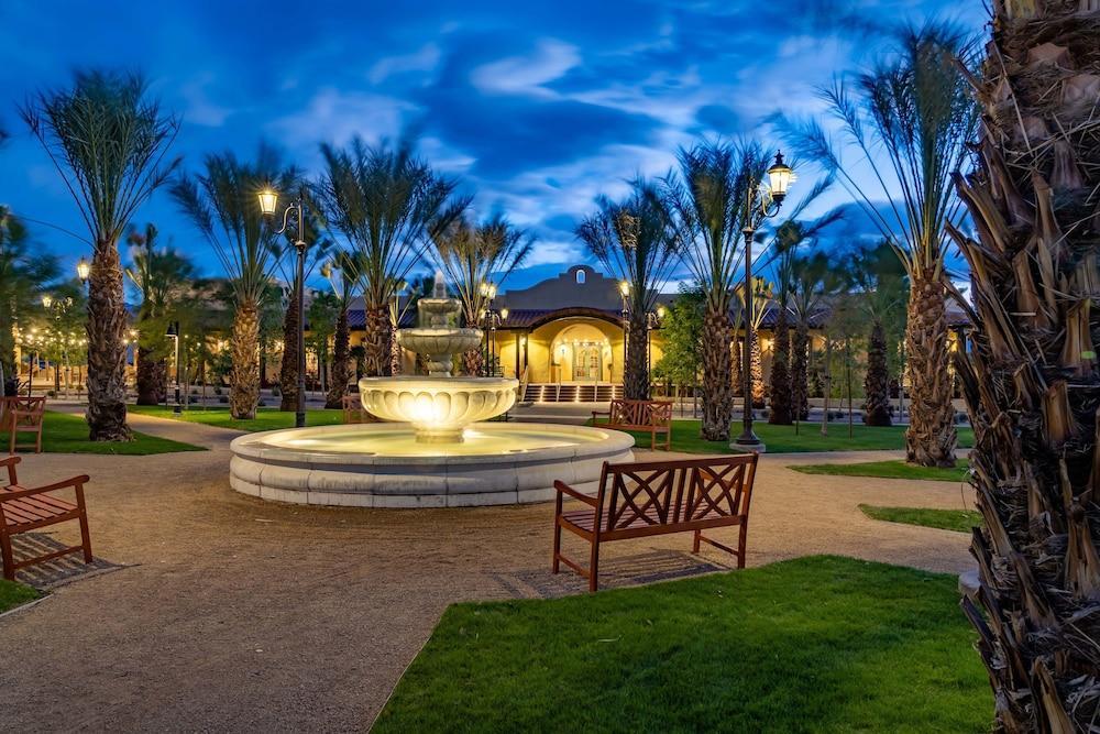 The Inn At Death Valley Bagian luar foto Fountain at the Village at Mountain Shadows