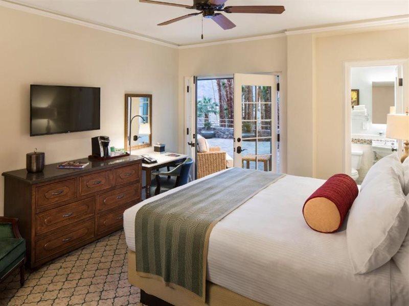 The Inn At Death Valley Bagian luar foto A guest room at the Hotel del Coronado
