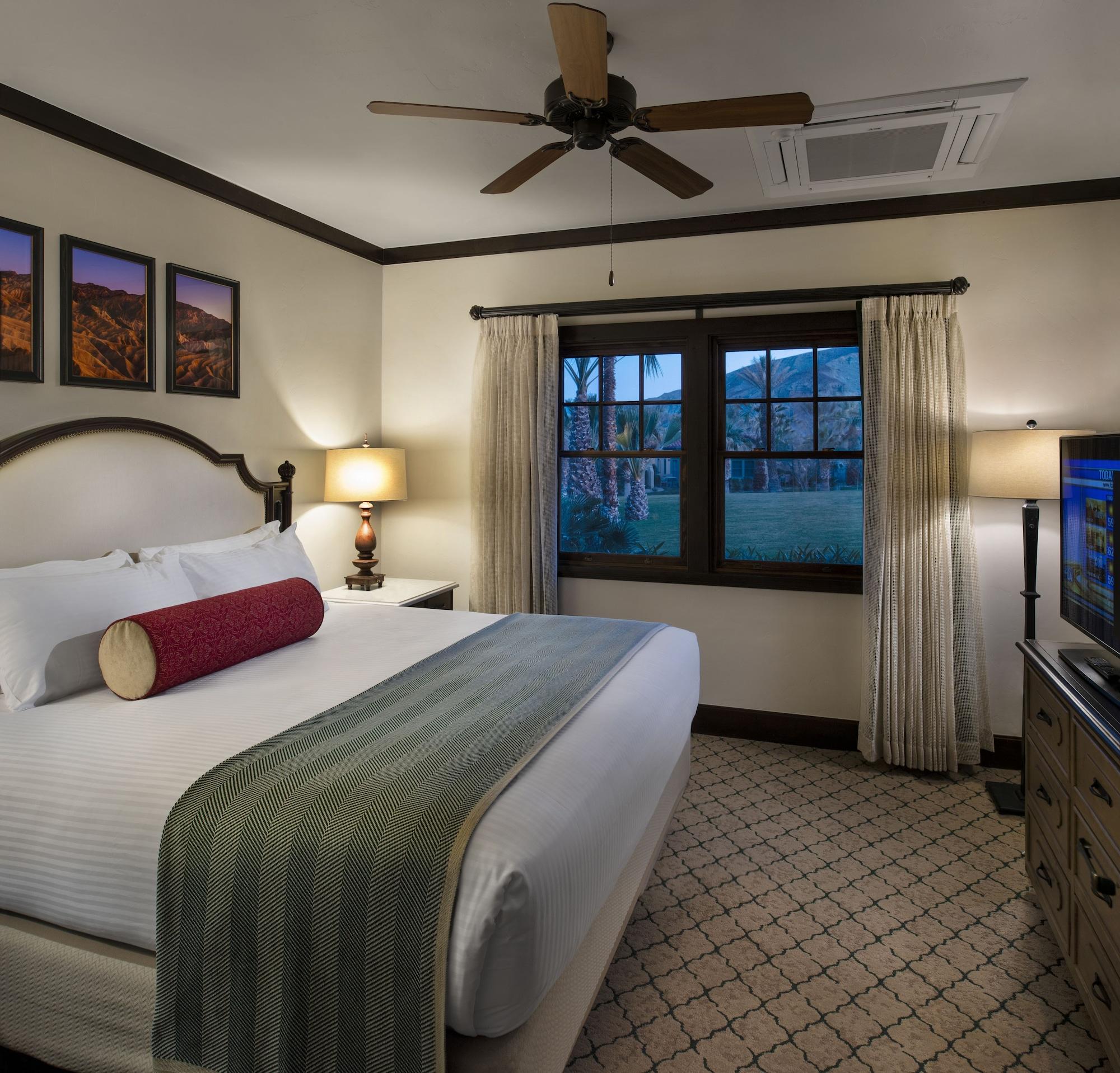 The Inn At Death Valley Bagian luar foto A bedroom at the Cliffs at Mountain Park