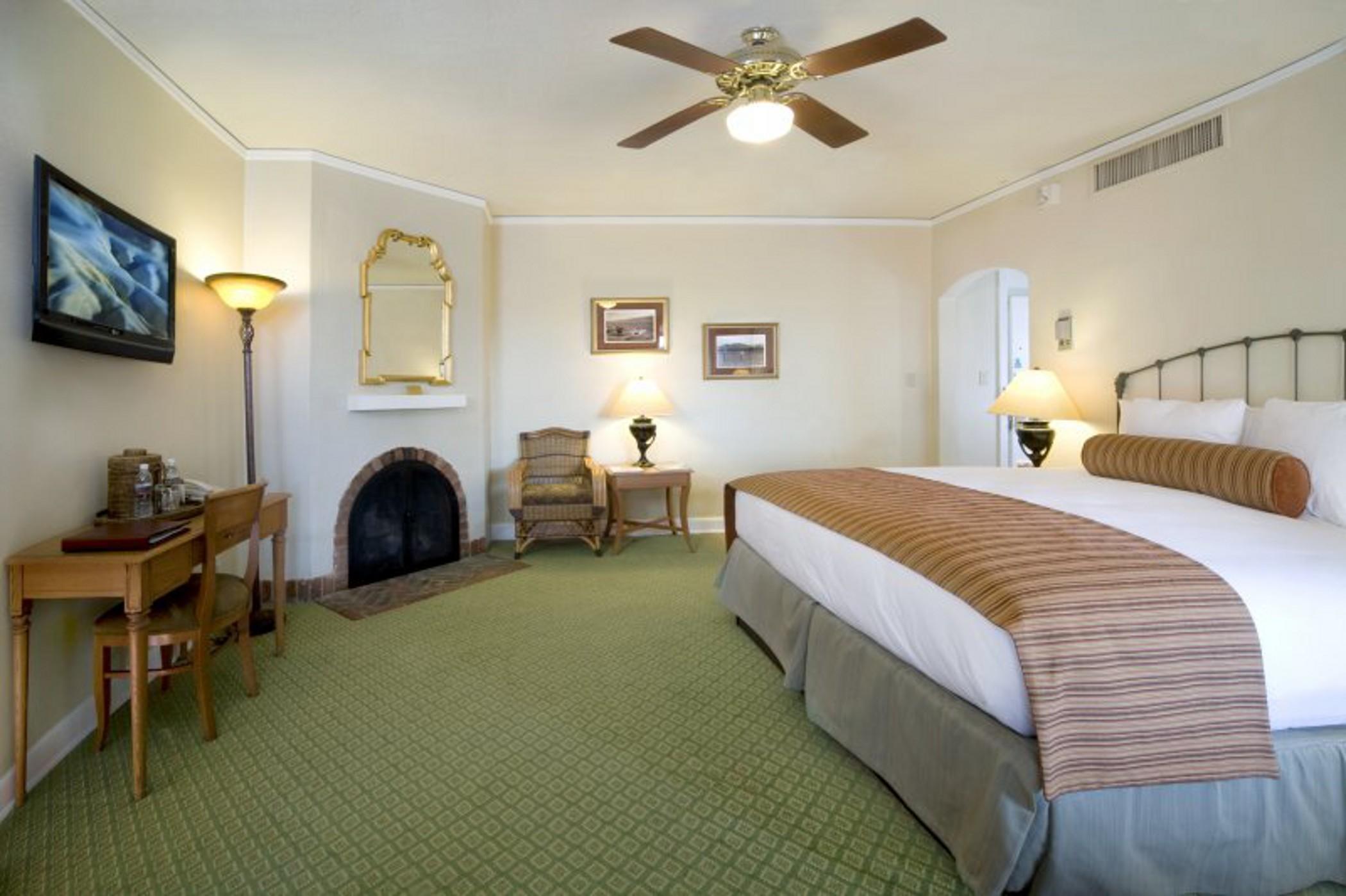 The Inn At Death Valley Bagian luar foto A guest room at the Lodge at Santa Fe