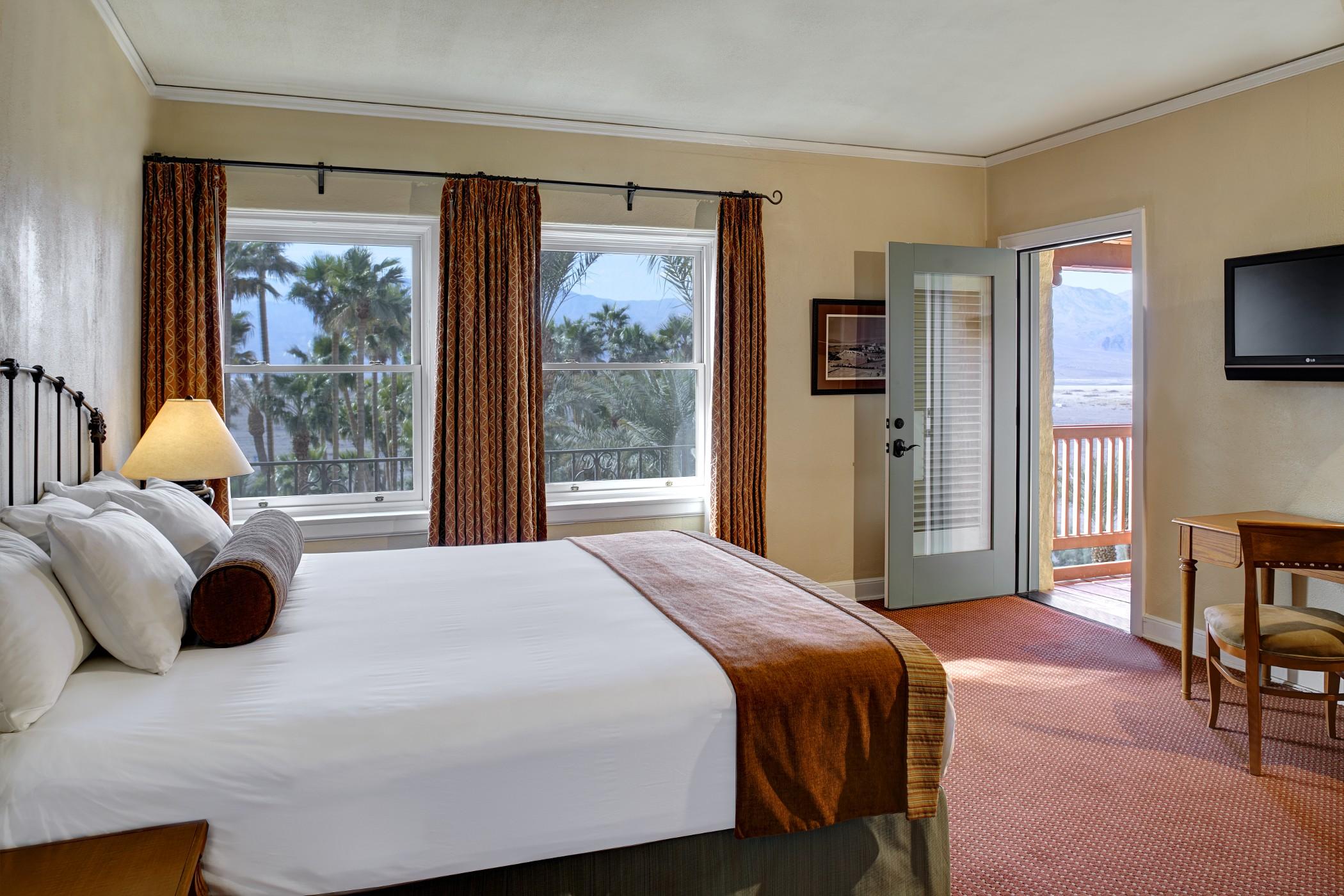The Inn At Death Valley Bagian luar foto A room at the Hotel del Coronado