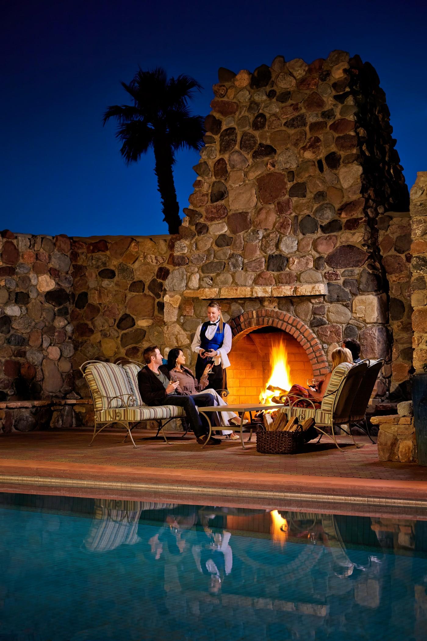 The Inn At Death Valley Bagian luar foto The outdoor fireplace at the Lodge at Torrey Pines