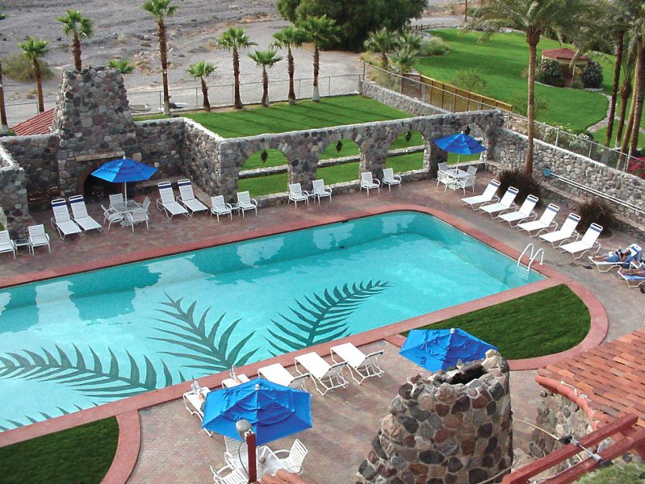 The Inn At Death Valley Bagian luar foto The swimming pool at the Inn at the Opera