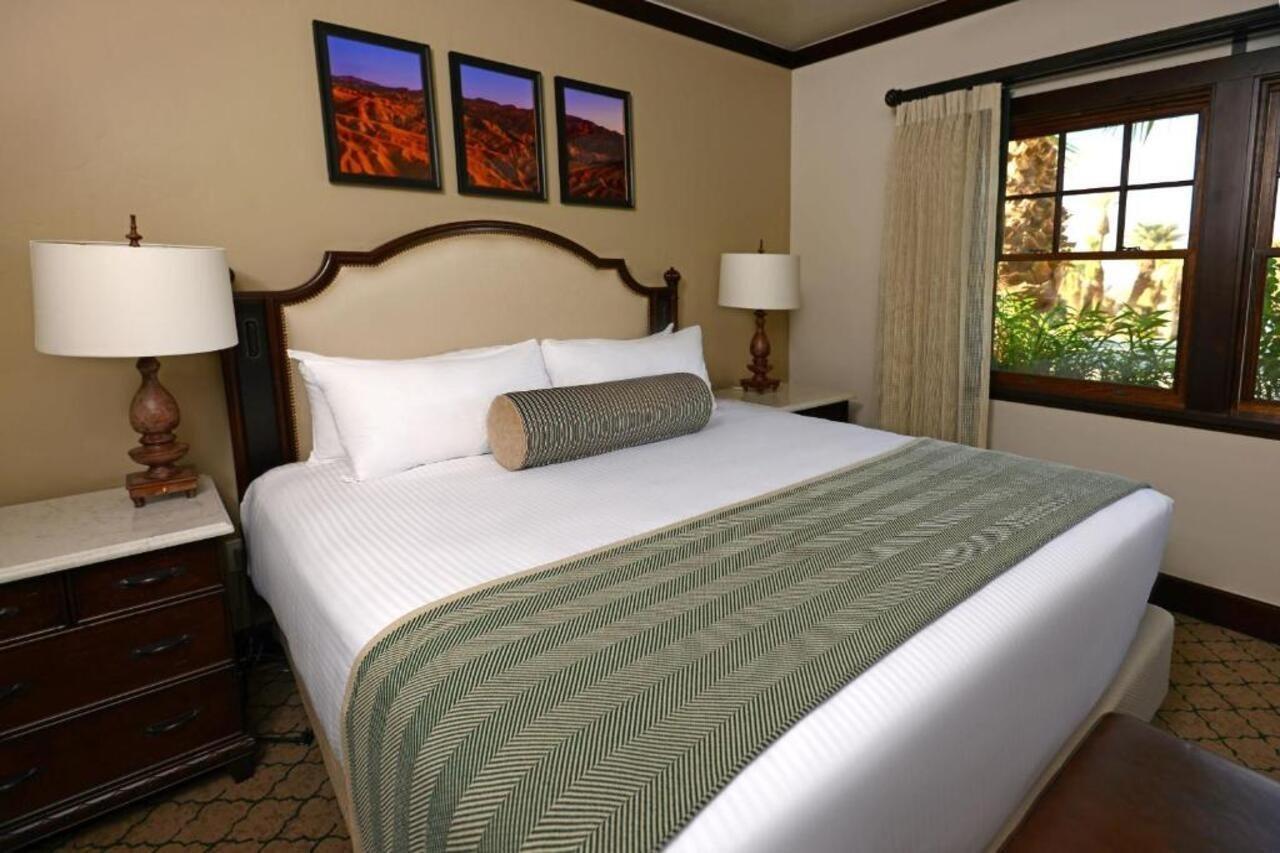 The Inn At Death Valley Bagian luar foto A bedroom at the Inn at the Opera
