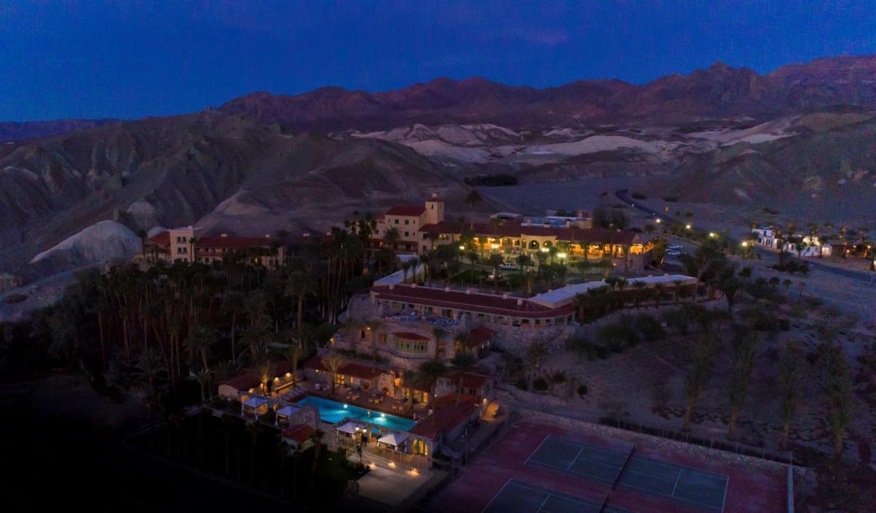 The Inn At Death Valley Bagian luar foto Aerial view of the resort at night